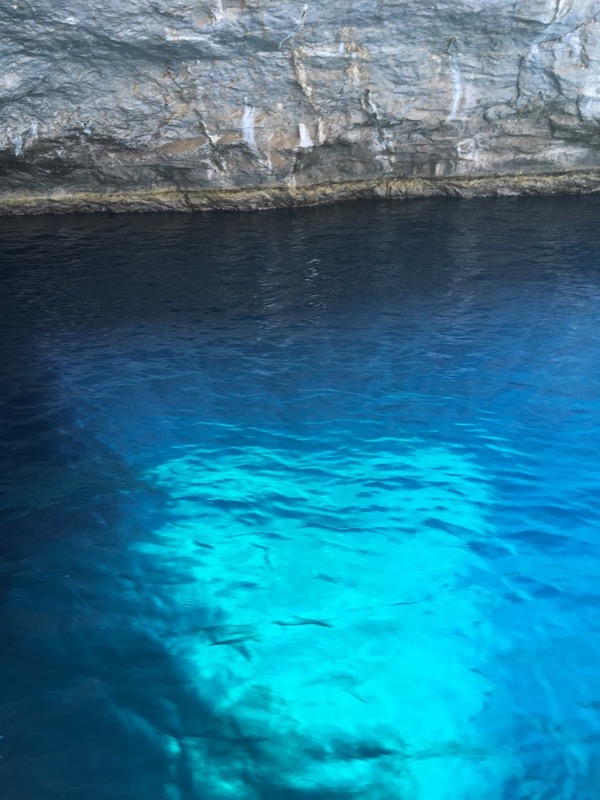 Höhle auf der Fahrt nach Katerg0